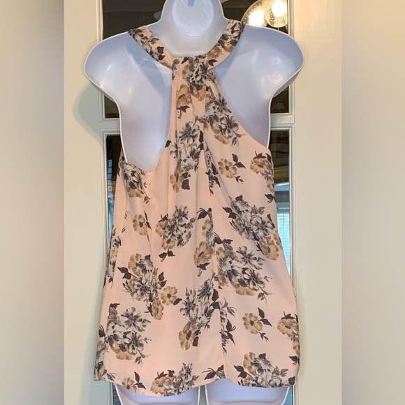 Versatile floral print summer top from DailyLook in size medium. - Picture 4 of 5